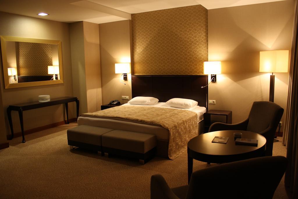 Point Hotel Baku Extérieur photo